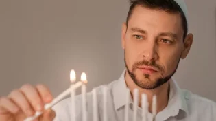 למה מדליקים נרות בחנוכה?