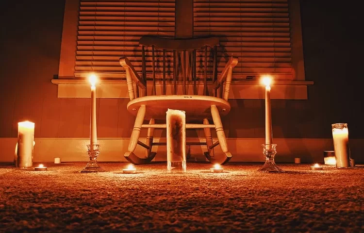 קבוצת נערים עשו סיאנס והשטן התגלה קבוצת נערים עשו סיאנס והשטן התגלה