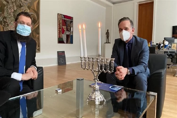 קידוש ה’: רבה של ברלין הוזמן להדליק חנוכיה בלשכת שר החוץ של גרמניה