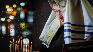 התבודדות מול הנרות