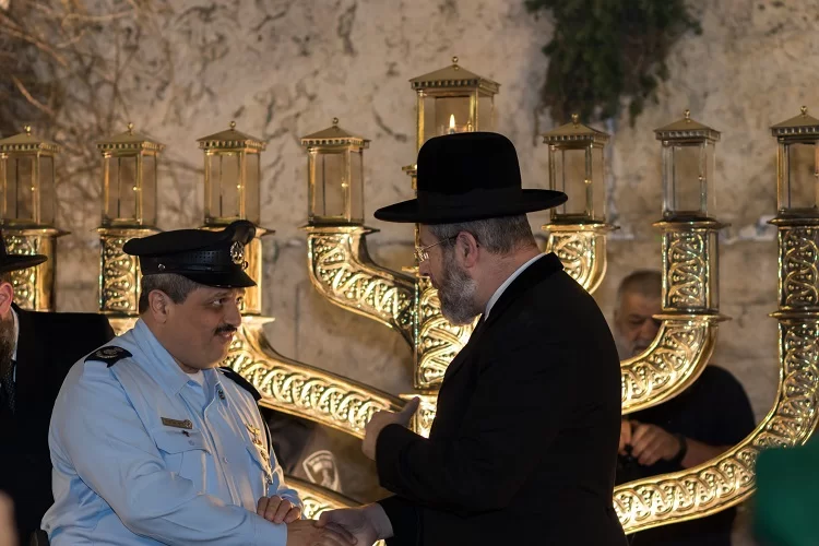 הנחיות מהרב הראשי הגר״ד לאו לקראת צום עשרה בטבת