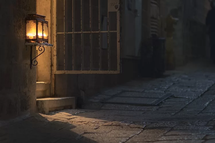 בין הניטל לקיטל: בחסידות יושנים מוקדם