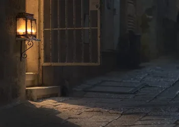 בין הניטל לקיטל: בחסידות יושנים מוקדם