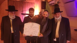 במצב מוזנח, בשולי חניון בת"א - נמצאה מצבה לזכר נספי השואה 