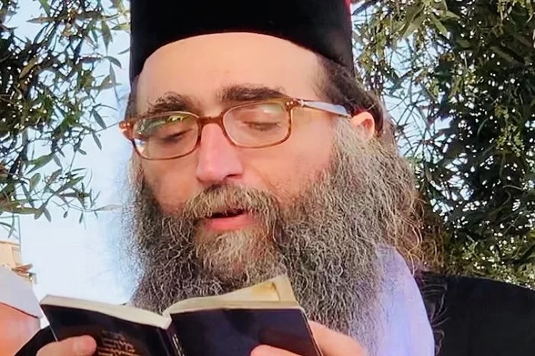 "הנשימות קשות": התפללו לרפואת האדמו"ר רבי יאשיהו פינטו החולה בקרונה