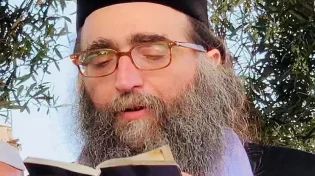 "הנשימות קשות": התפללו לרפואת האדמו"ר רבי יאשיהו פינטו החולה בקרונה