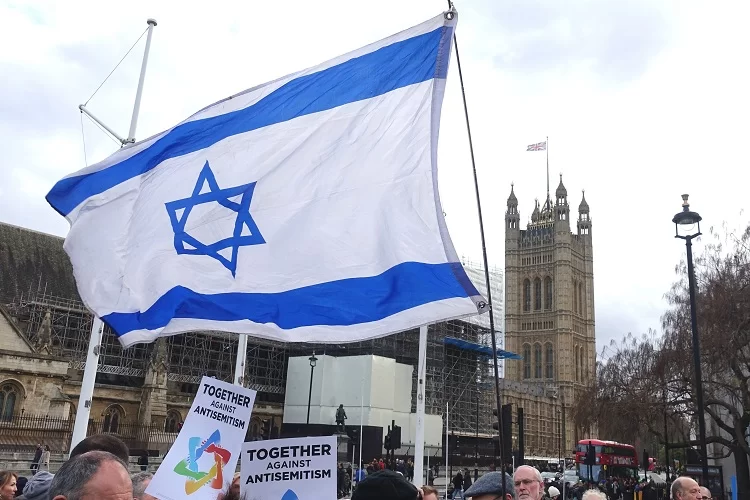 בצל המלחמה: אנטישמיות בעולם ותקיפת בתי כנסת בצל המלחמה: אנטישמיות בעולם ותקיפת בתי כנסת