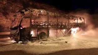 נס עצום בדרך לירושלים: האוטובוס נשרף כליל. הנוסעים נמלטו