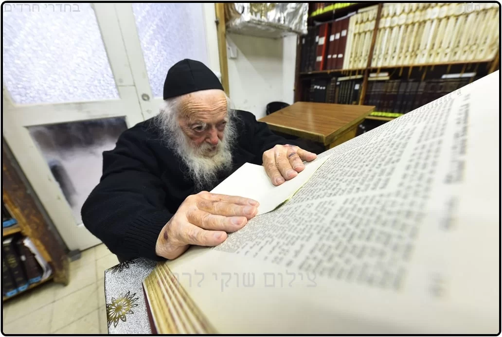 כִּי אֹרֶךְ יָמִים וּשְׁנוֹת חַיִּים וְשָׁלוֹם יוֹסִיפוּ לָךְ מרן שר התורה ציין 93 שנה להולדתו