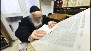 כִּי אֹרֶךְ יָמִים וּשְׁנוֹת חַיִּים וְשָׁלוֹם יוֹסִיפוּ לָךְ מרן שר התורה ציין 93 שנה להולדתו