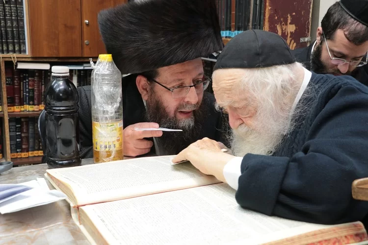 התפללו: הרב מנחם וייס נדבק בקורונה התפללו: הרב מנחם וייס נדבק בקורונה