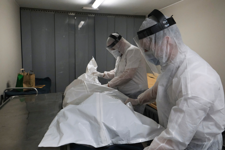 הלוויה מצמררת לנפטר הקורונה: "קברתי אותו לבדי, ואז נדהמתי לגלות ש..."