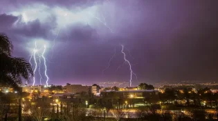 התחזית: מזג אוויר חמים ואביבי, שינוי בחמישי עם גשם וסופות רעמים
