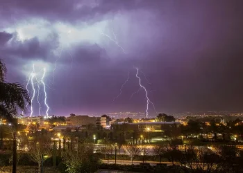 התחזית: מזג אוויר חמים ואביבי, שינוי בחמישי עם גשם וסופות רעמים