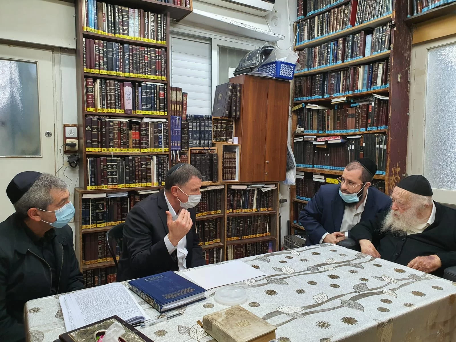 מרן הגר״ח קנייבסקי לשר הבריאות אדלשטיין: "כולם צריכים להתחסן, במיוחד צוותי ההוראה"