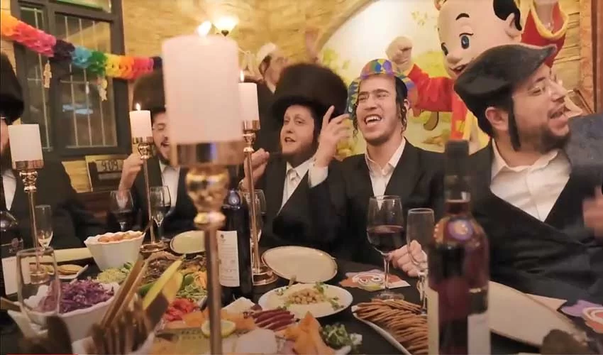 אהר’לע סאמט, מענדי ווייס, מקהלת מלכות, חסידימלעך, הרשי סגל - לבוש מלכות