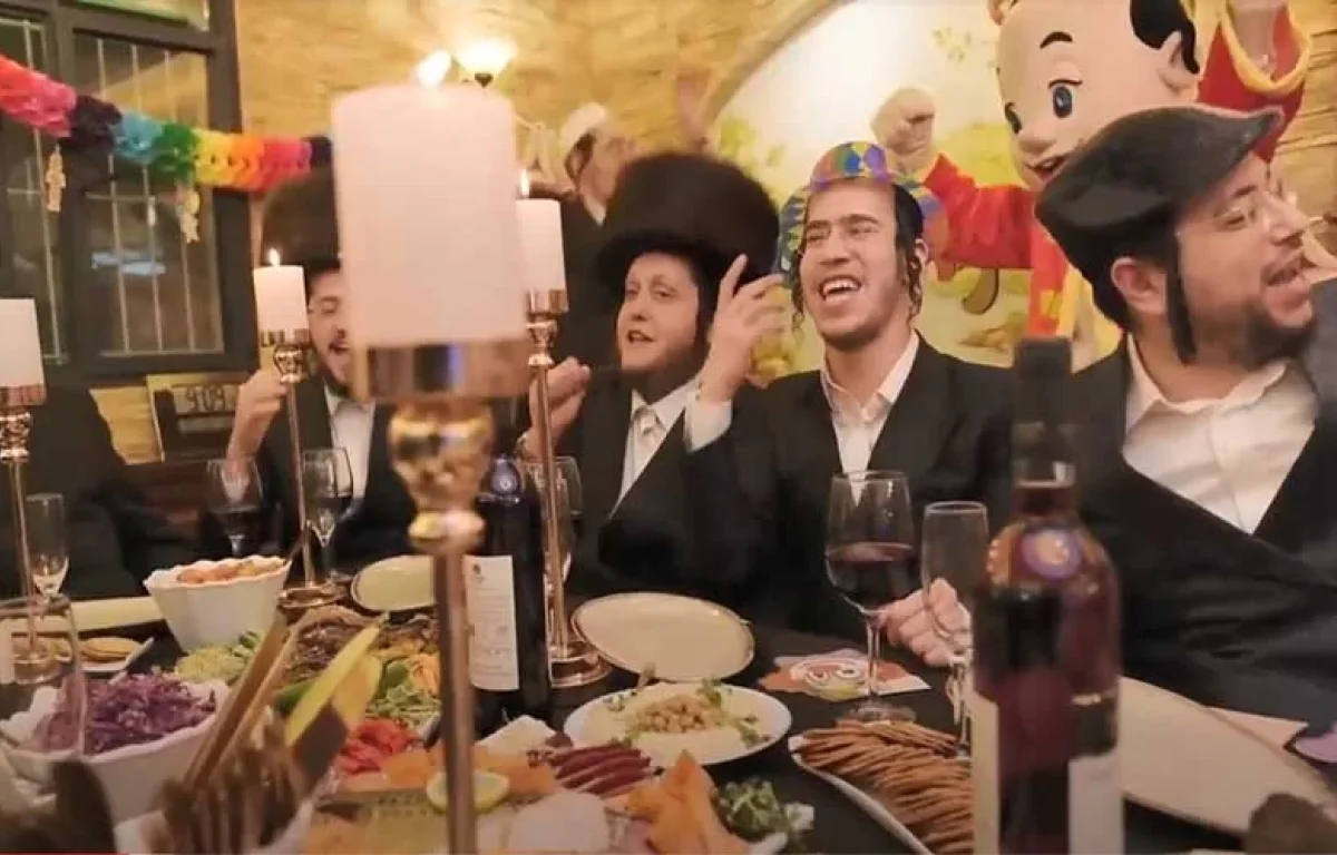 אהר&rsquo;לע סאמט, מענדי ווייס, מקהלת מלכות, חסידימלעך, הרשי סגל - לבוש מלכות