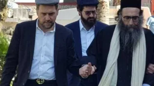 הצדיק רבי יואל פינטו שליט"א: מהות הנענועים בתפילתו של יהודי - ומה השפעתם בעולמות העליונים?
