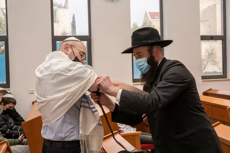 ממודה אני ועד 18; כל סדר תפילת שחרית