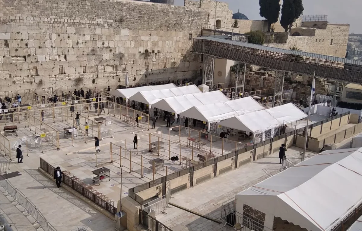 לראשונה מזה זמן רב: רחבת הכותל נפתחה הבוקר לקהל הרחב