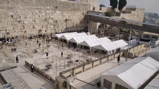 לראשונה מזה זמן רב: רחבת הכותל נפתחה הבוקר לקהל הרחב