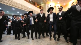 “אבא מלך העולם”: החתן שחלה חגג במלונית הערב במקום בחתונה | צפו באירוע המרגש