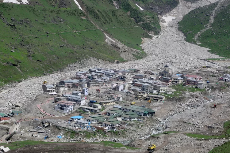 הודו: קרחון שהתנתק בהרי ההימלאיה גרם לשיטפונות איומים