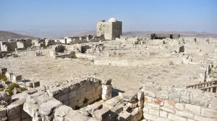 כך הורסים הערבים את המזבח שהקים יהושע בהר עיבל