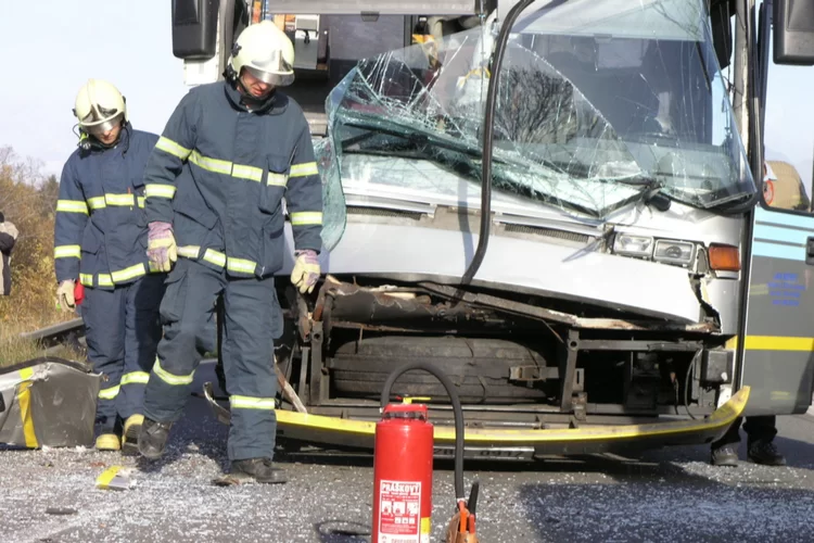 צעיר חרדי התנגש חזיתית באוטובוס סמוך למודיעין עלית: מצבו קשה
