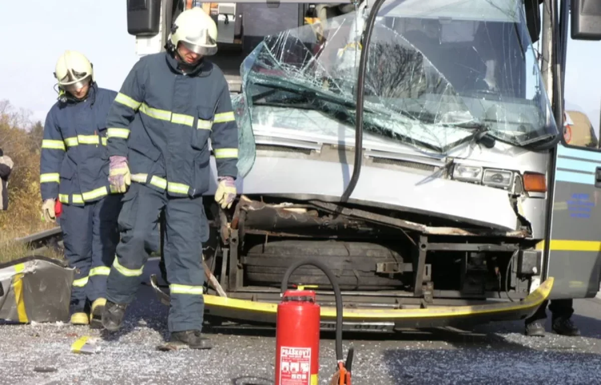 צעיר חרדי התנגש חזיתית באוטובוס סמוך למודיעין עלית: מצבו קשה