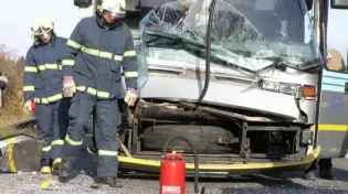 צעיר חרדי התנגש חזיתית באוטובוס סמוך למודיעין עלית: מצבו קשה