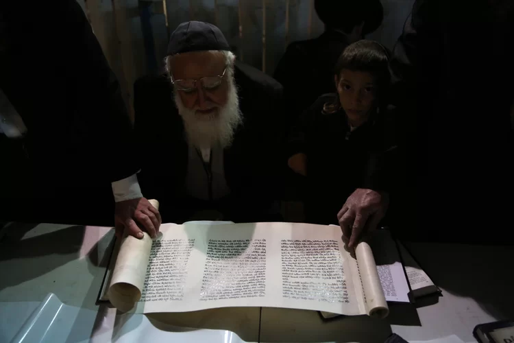 פורים: כל ההלכות והמצוות לשלושת הימים פורים: כל ההלכות והמצוות לשלושת הימים