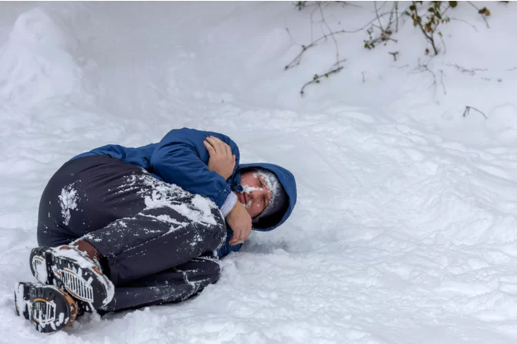 מוזר: המנהג להתגלגלות בשלג - האם מותר בימינו? המקובלים מסבירים מוזר: המנהג להתגלגלות בשלג - האם מותר בימינו? המקובלים מסבירים