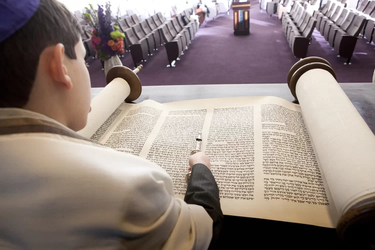 כנגד כל הסיכויים: הנער שכמעט לא מדבר הדהים ועלה לתורה 