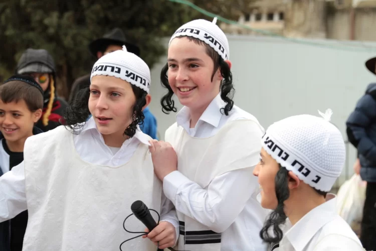 בתו של מרן הגר"ח קנייבסקי במכתב לקראת פורים: "שכל אחד יחגוג בביתו" בתו של מרן הגר"ח קנייבסקי במכתב לקראת פורים: "שכל אחד יחגוג בביתו"