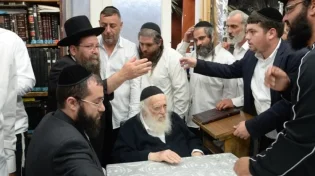 צפו: תלמידי הישיבות עלו למעונו של הגר"ח קנייבסקי לקראת פורים: "תזכו לגן עדן"