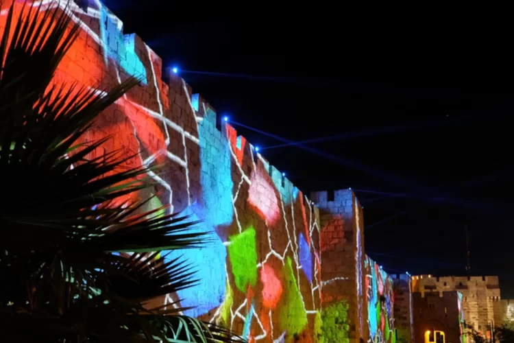 "ירושלים בעקבות האור": אתרים בירושלים יהפכו ליצירות אומנות צבעוניות | צפו