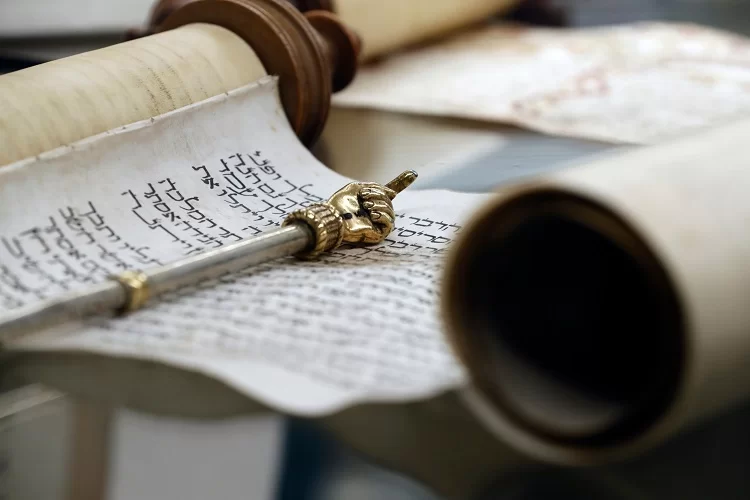 למה צמים בתענית אסתר? הסיבה לצום יום לפני היום הכי שמח בשנה למה צמים בתענית אסתר? הסיבה לצום יום לפני היום הכי שמח בשנה