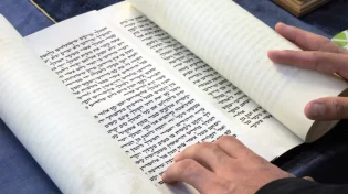  5 סגולות שלא ידעתם על קריאת המגילה