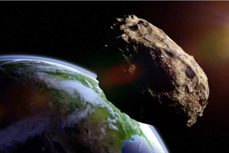בגודל של אצטדיון: זה האסטרואיד שיחלוף על פני כדור הארץ