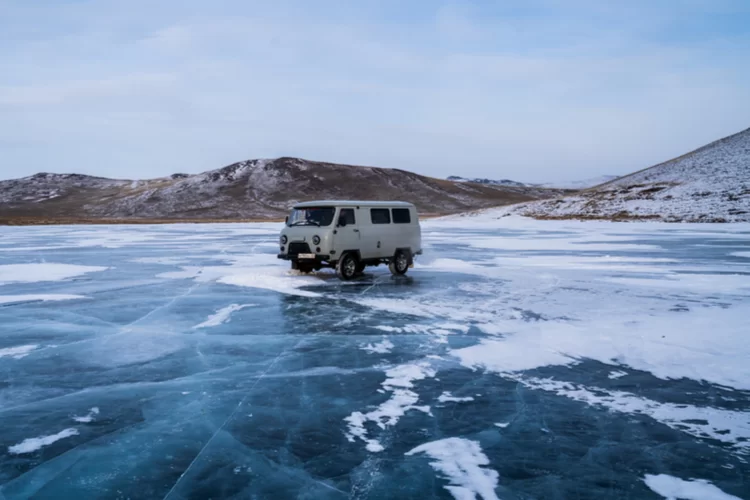 גל הקור ממשיך בארה"ב: עשרה חולצו מטביעה באגם קפוא