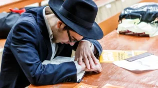 נמנעים מהחגיגות? הרב אדלשטיין חיזק את בחורי ישיבת ’גרודנא’