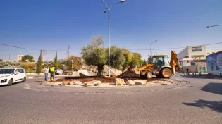 האומנות במלואה: התחנות התחפשו - ומשה ליאון חגג עם התושבים