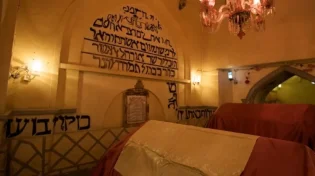 תגלית: כך ניסתה הקהילה היהודית באיראן לרכוש את קבר מרדכי ואסתר