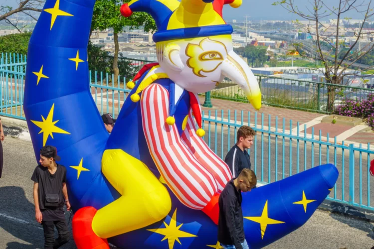 בגל הקור: תהלוכת תחפושות באומן וגם בירושלים כיתה התחפשה להפגנה | צפו