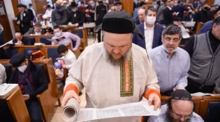 אורה זו תורה: בליל פורים: יהודי מוסקבה חגגו במעמד הכנסת ספר תורה