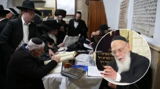 החכם שלום קרא מתוך המגילה שכתב בכתב ידו בצעירותו |צפו