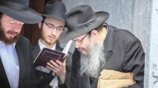 לזכרה: חב"ד הדפיסה ספרי תניא לזכר אסתר שנרצחה הי"ד