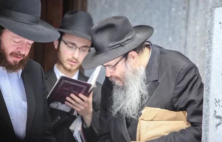 לזכרה: חב"ד הדפיסה ספרי תניא לזכר אסתר שנרצחה הי"ד לזכרה: חב"ד הדפיסה ספרי תניא לזכר אסתר שנרצחה הי"ד
