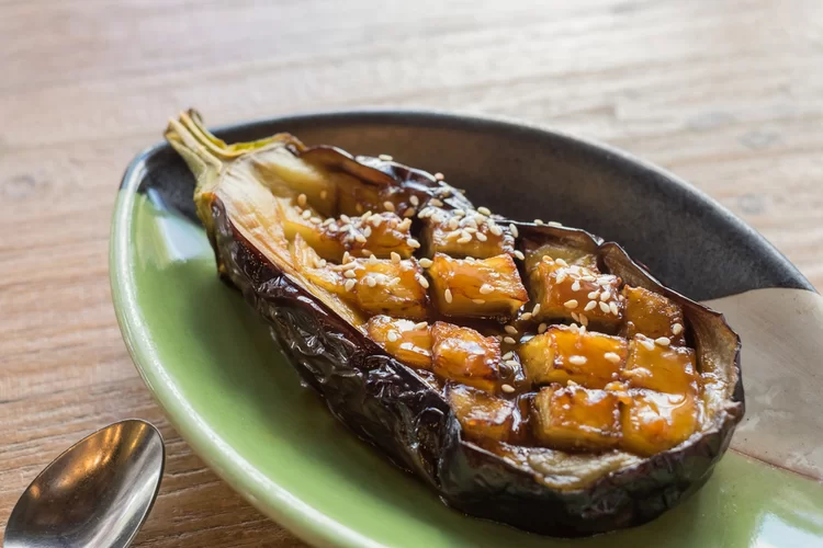 האם מותר לאכול חציל?